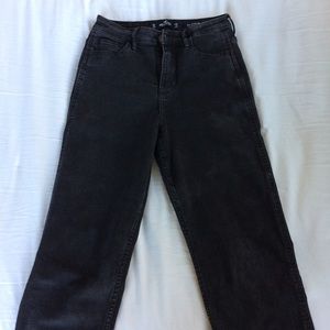 Hollister Ultra High-Rise Mom Jeans